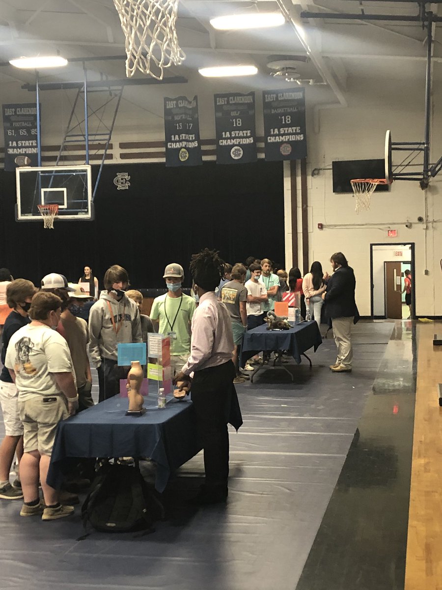 JasonCook_EC's tweet photo. Science Career Day activity at EC. Thank you Ms. Anderson for allowing our middle school students the opportunity to learn a little from our high school students. https://t.co/VbwYiMxNmL