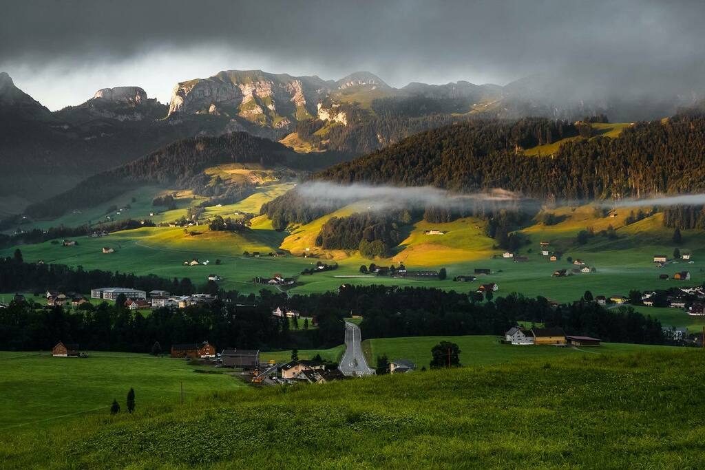 franz_engels's tweet photo. *** Alpstein und Appenzellerland *** #myswitzerland🇨🇭 #alpstein #appenzellerland #thewanderco #swissexplorers #natgeoyourshot #thebestofswitzerland #earthoffical #switzerlandpix #mountains #bergliebe #inlovewithswitzerland🇨🇭 #nikonschweiz #nikonswitzerla… https://t.co/uxtmUi7kW3 https://t.co/9Cds6A6G1U
