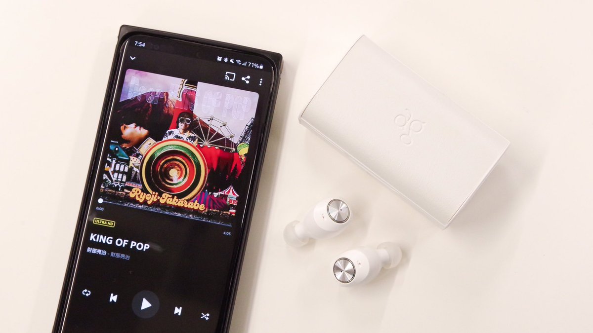 reb_audio's tweet photo. きむ兄📸 本日の #final_推し曲 は、
#財部亮治 より「KING OF POP」です🕺
#マイケルジャクソン が好きすぎて作った曲😎
曲中にはたくさん要素が詰まっています✨
#TWS04K-WH は弾むような低域の表現がとても良く、様々に展開するこの曲も爽快に聴くことができます🥳
https://t.co/scpW1xTtxv https://t.co/MkXqQoCGMF