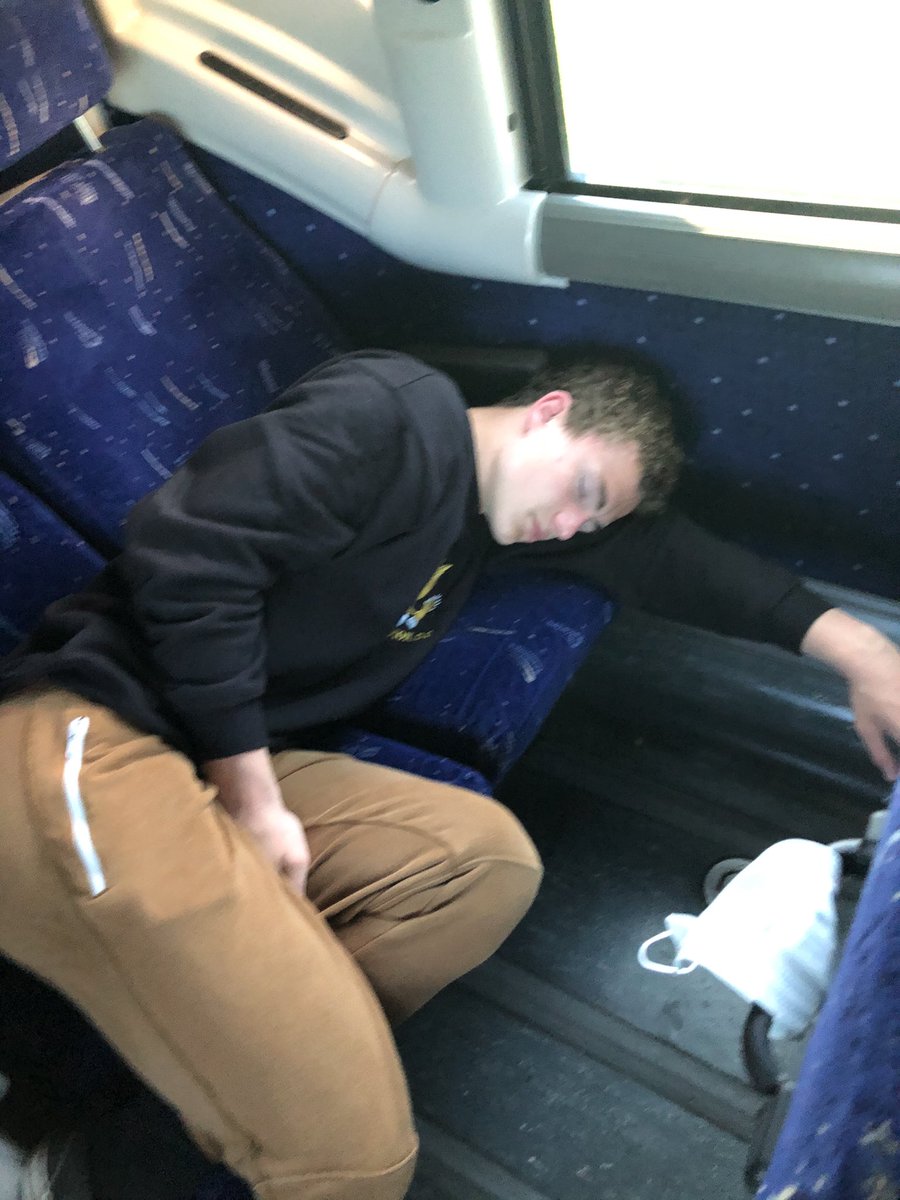 niceguyjonesy's tweet photo. Day 3 started with a bit of a bus ride and people used it as a great time to catch up on some sleep! #KarcherDC21 #day3tired https://t.co/zv8FmMOxeh