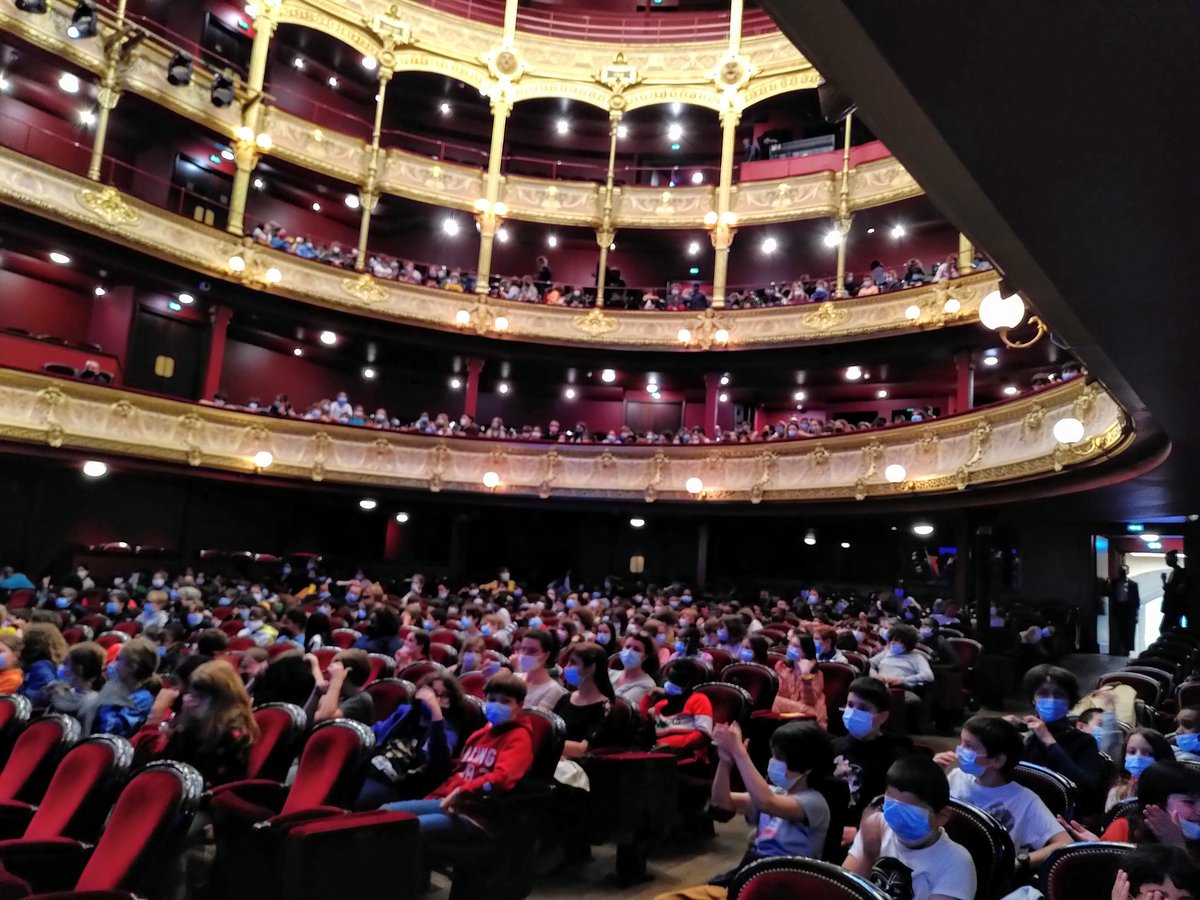 Plus de 700 enfants dans la salle du <a href="/theatrechatelet/">Théâtre du Châtelet</a> pour ce jour de réouverture ! Merci <a href="/orchambreparis/">Orchestre de chambre</a> pour ce magnifique programme qui met trois femmes à l'honneur : la compositrice Betsy Jolas, la cheffe d'orchestre Marzena Diakun et la soprano Norma Nahoum.