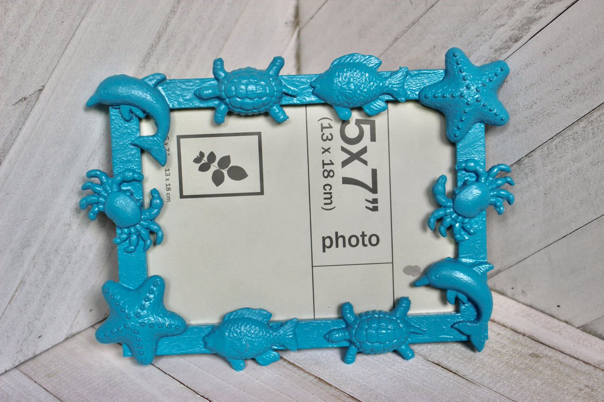 RepurposedT's tweet image. Blue under the sea picture frame. Link in bio now!! This frame is great for kids room or beach homes! #sea #ocean #homedecor #blue #handmade #beachhouse #etsy #forsale #frame #pictureframe #turtle #dolphin #photoframe etsy.com/listing/101131…