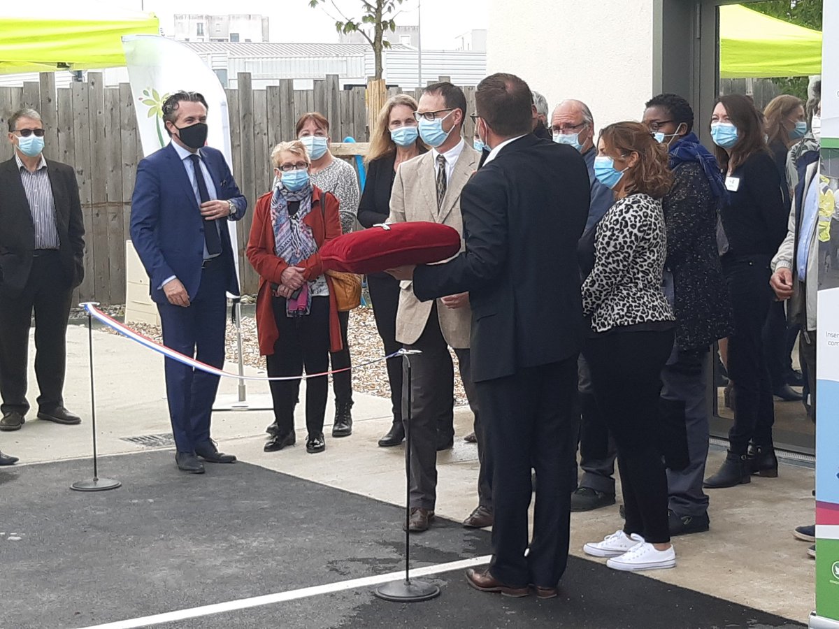 HerveMardele's tweet photo. Très heureux d'avoir participé à l'inauguration du nouveau siège de la régie @DeQuartiers d'Angers. Ce moment symbolique s'inscrit pleinement dans notre partenariat dans la lutte contre la #précaritéenergetique
@EDF_PdL @NatDouziech @mhmaisonneuve @danielpinaPDL
@ChristopheBechu https://t.co/slGaEs4iY3