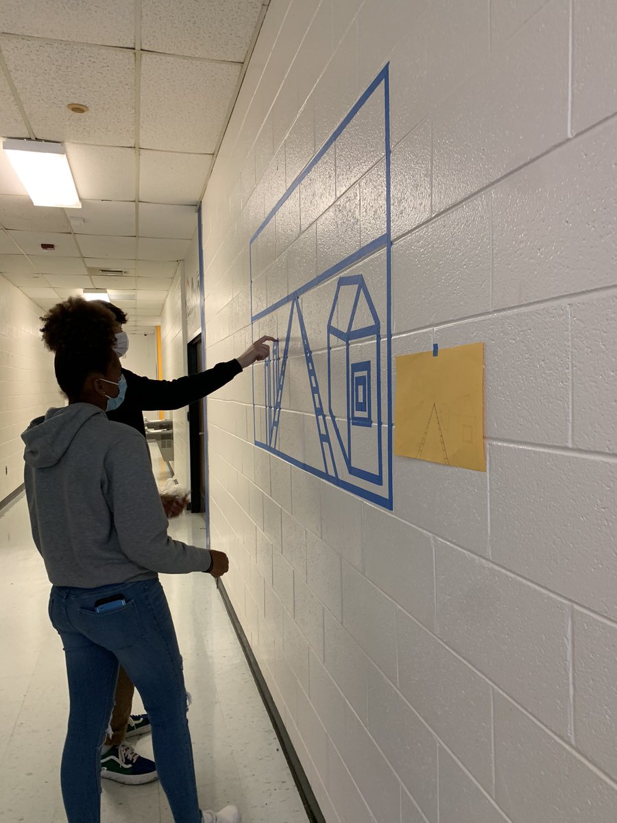 ErinField19's tweet photo. Art 1 students collaborating to create their perspective tape projects! https://t.co/3iwRsYHEIJ