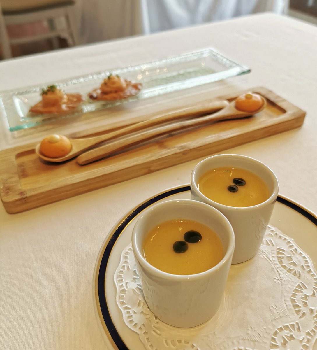 SltCnmg's tweet photo. Comer en un estrella Michelín por 50 € 🤯 Acabamos de vivir la experiencia Casa Gerardo con la mejor fabada del mundo 🤤 con #GijónGourmet en el #SaltaConXixon 🥰🥰
#GijónConGanasDeTi https://t.co/dAe5kWS4l0