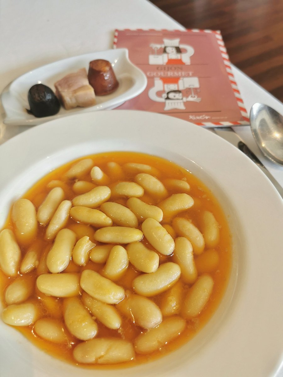 SltCnmg's tweet photo. Comer en un estrella Michelín por 50 € 🤯 Acabamos de vivir la experiencia Casa Gerardo con la mejor fabada del mundo 🤤 con #GijónGourmet en el #SaltaConXixon 🥰🥰
#GijónConGanasDeTi https://t.co/dAe5kWS4l0