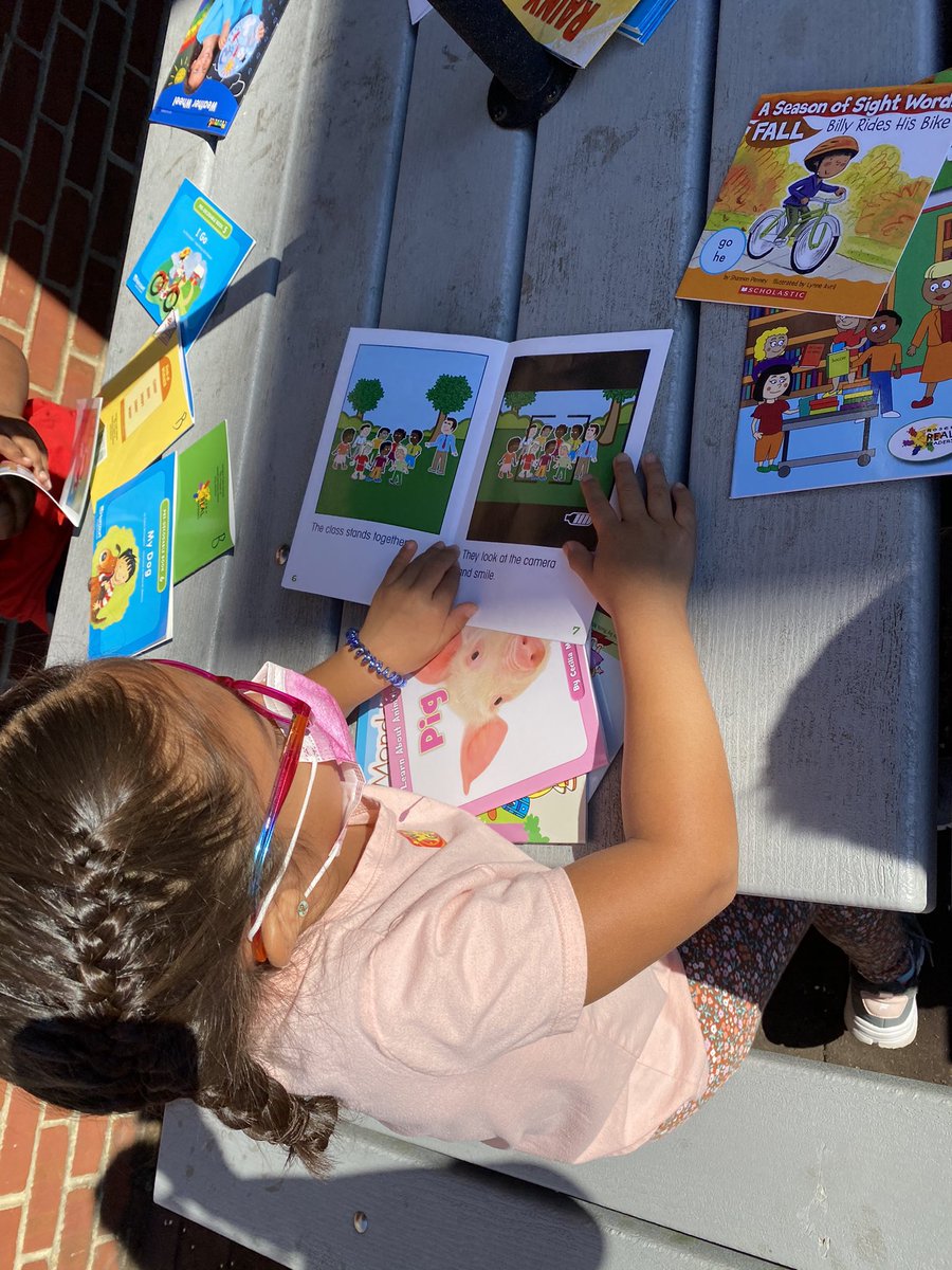 Students enjoy reading outside!! @KWBStansel #kwbpride