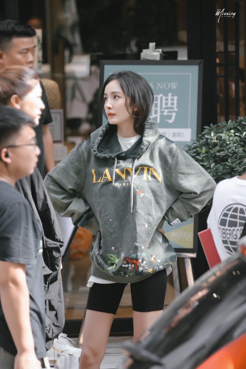 foxmini3's tweet photo. #YangMi #杨幂 #Thetwoeightlawoflove #หยางมี่ 
Shooting new drama “Thetwoeightlawoflove”
Wow! She's gorgeous https://t.co/H5uNR6QeEN