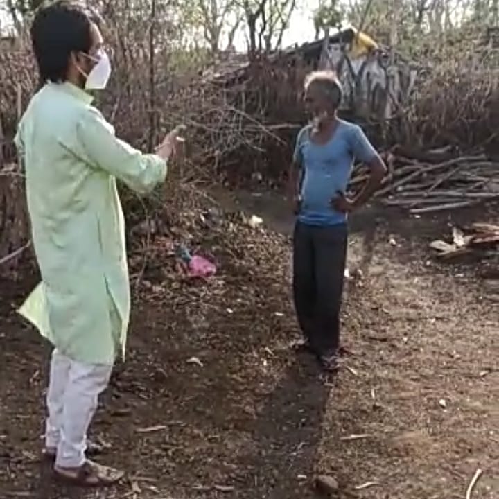 neta_jiiiii's tweet photo. *सेवा ही संकल्प* ..
 
आप से जितना हो सके लोगों की मदद करें और इस महामारी को एकजुट होकर परास्त करने में सहयोग करें ।

#fooddistributing #indiafightscorona🇮🇳 #coronawarriors #stayhomestaysafe😷🏡 #bjp4mp https://t.co/yIVymryQHR