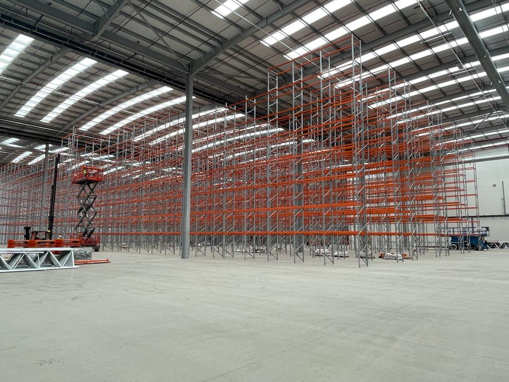 kecongnghiepvnt's tweet photo. Two weeks in! #palletracking #rackinginstallation #warehousefitout #installation #warehouseracking #bespokeracking #bespokesolution https://t.co/NLjcwjBfRU