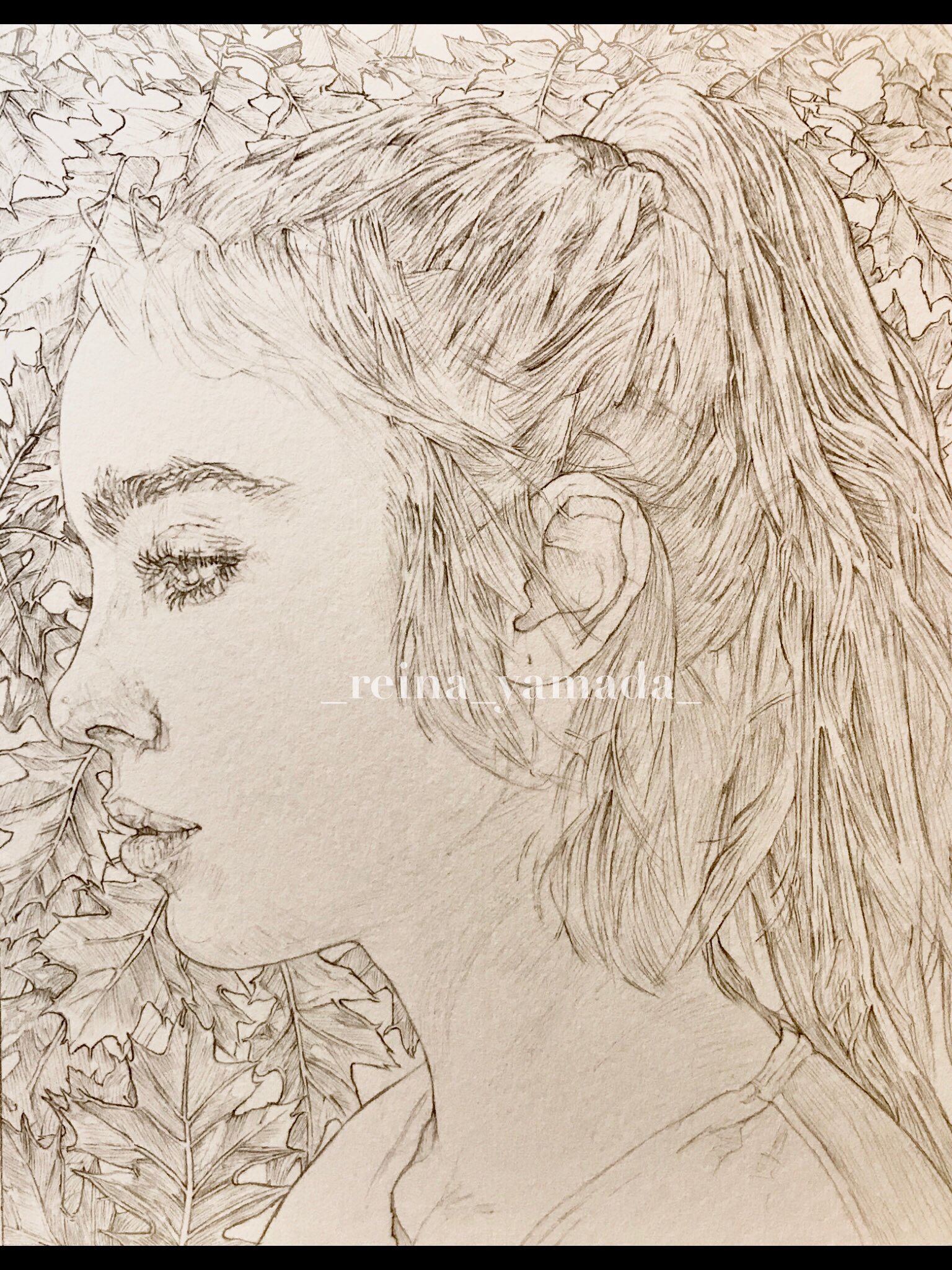 Reina Yamada やっぱりきちんと線画を描かないと着彩過程でデッサン狂ってくるし かと言って私の場合デジタルで綺麗な 線画が描けないので アナログで線画を描くしかない とりあえず昔描いたアナログ絵の線画を取り込んでみて 塗りの練習してみようと