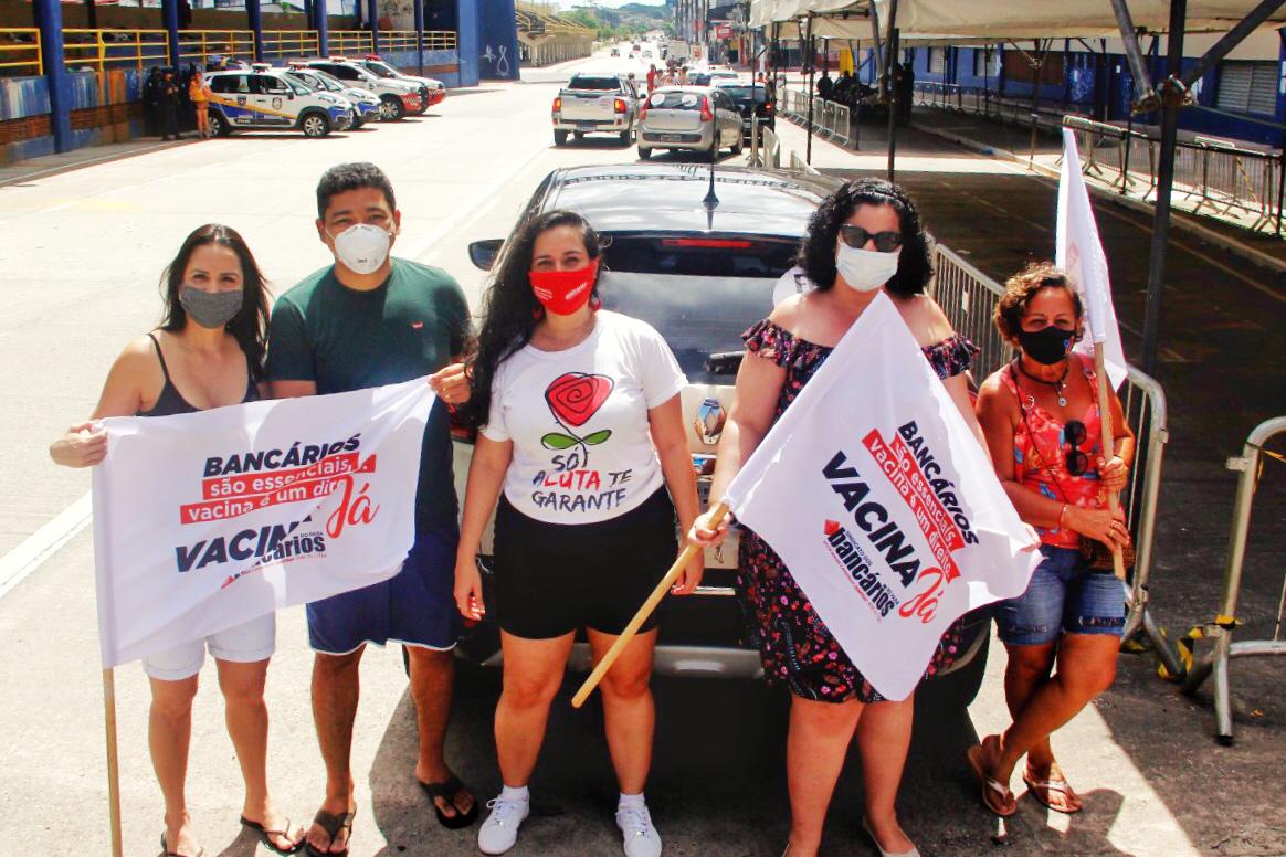 Segundo o Dicionário Online de Português, essencial é tudo aquilo que “é imprescindível; muito necessário; fundamental. O que não pode ser deixado de lado nem ignorado”. 
#VacinaJá 
#BancarioTambemÉEssencial 
#NaVacinaComVocê