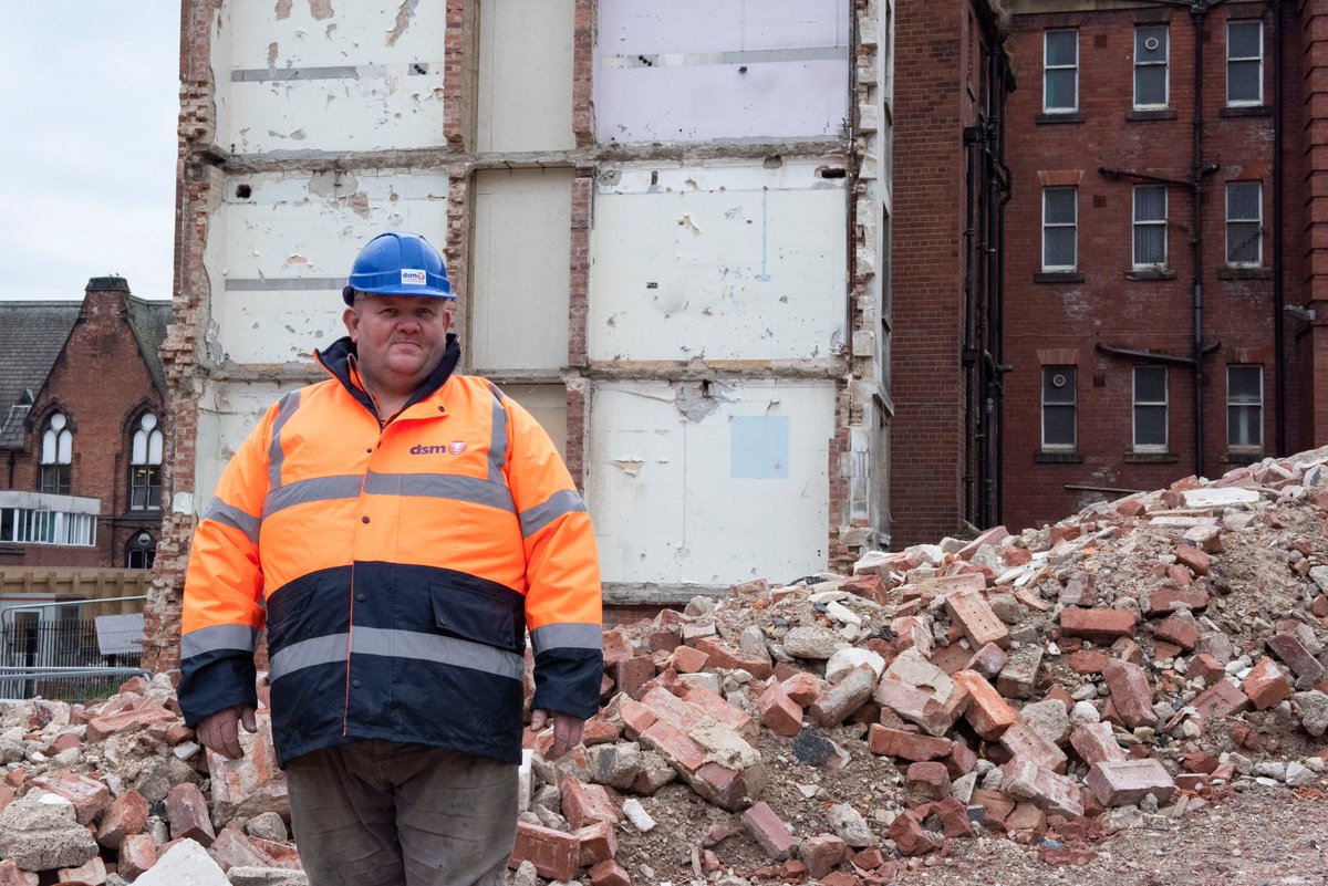 LeedsHospitals's tweet photo. Building site foreman @DSMDemolition Mark Neave is proud to be involved in the development of our new hospitals, and shared his thanks to our staff for their care after the stillbirth of his second child and premature birth of his son: https://t.co/DRwriNJodO #buildingtheleedsway https://t.co/kXakYWKcBT