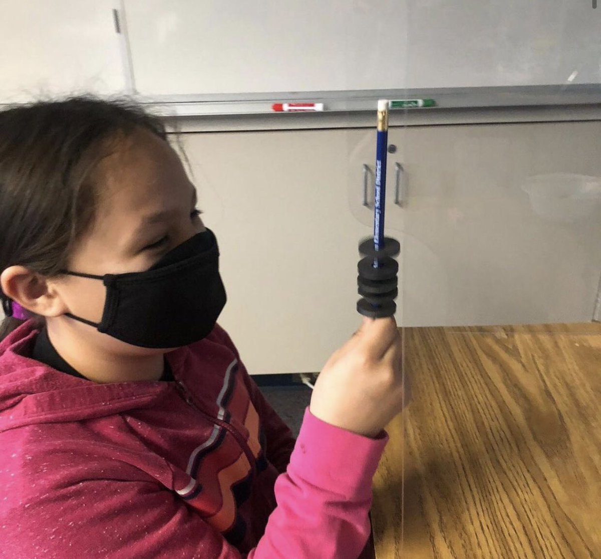 BartonBees's tweet photo. 4th graders learning the relationship between electricity and magnetism #Scientists #sciencerocks #esteamd https://t.co/1hVzLCYKKv