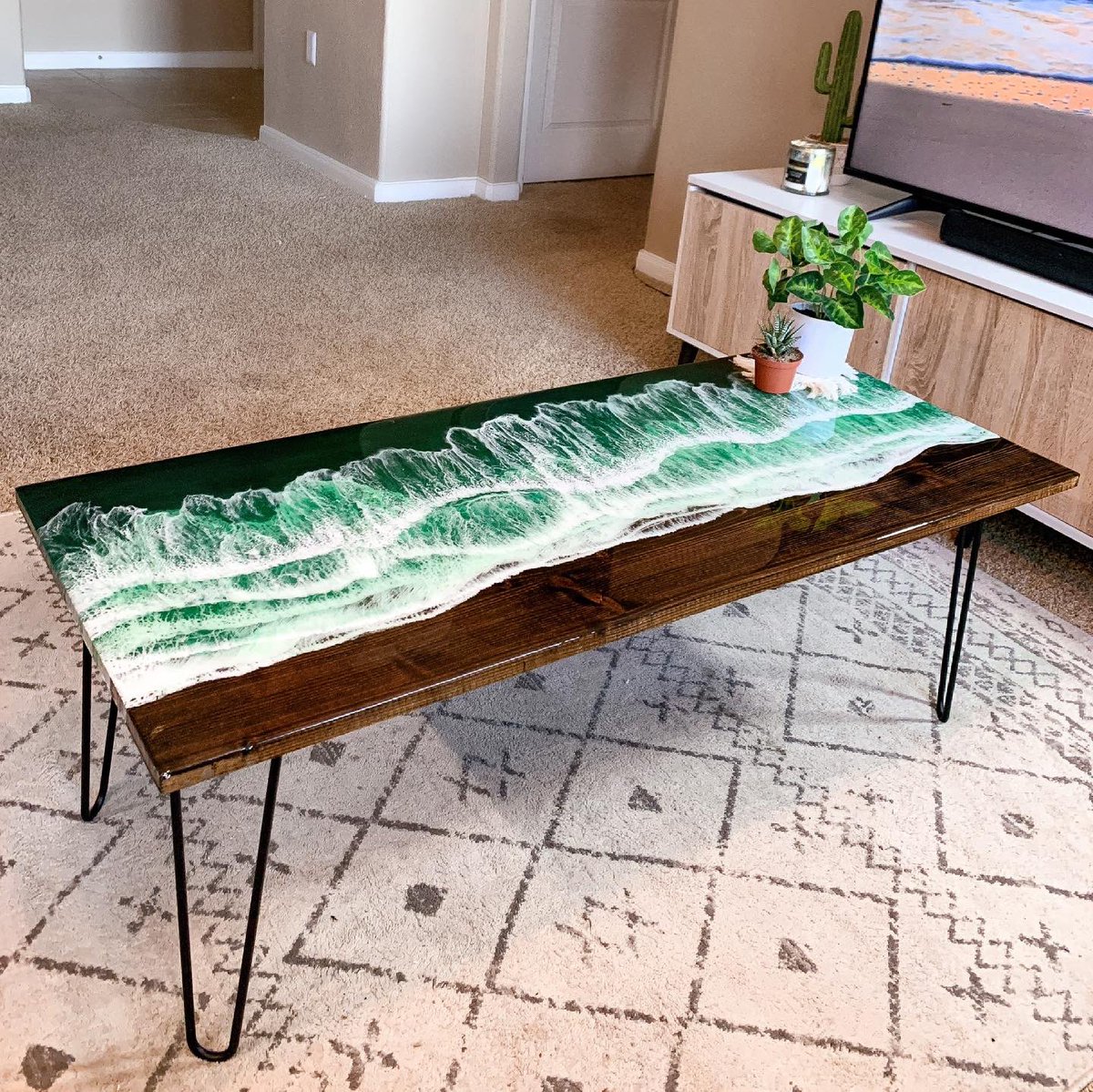 handmade emerald ocean table ♡
*SOLD email or dm to inquire a custom* 
ig: @/vrogersdesigns