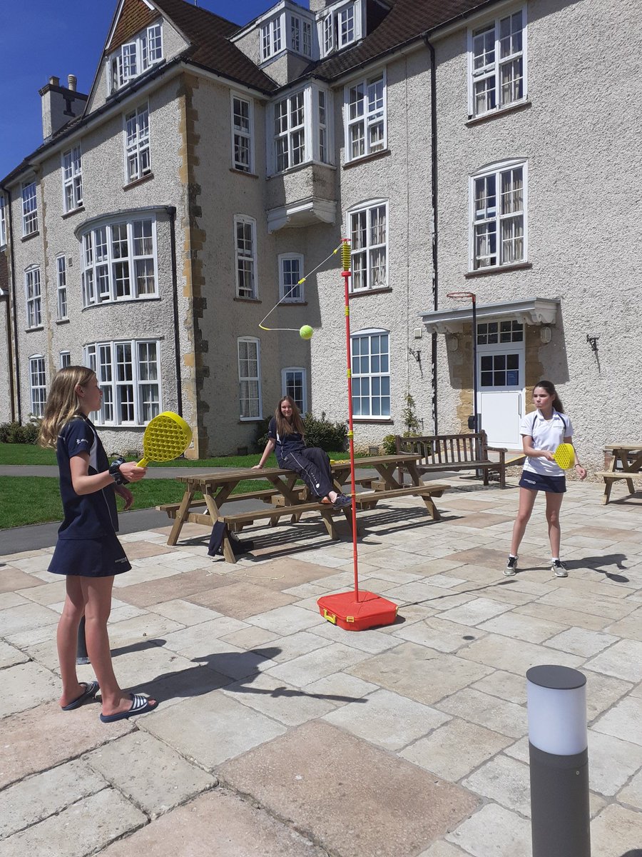 Hello sunshine! About time! A bit of giant swingball after lunch for the L5 to welcome the summer here at WD!