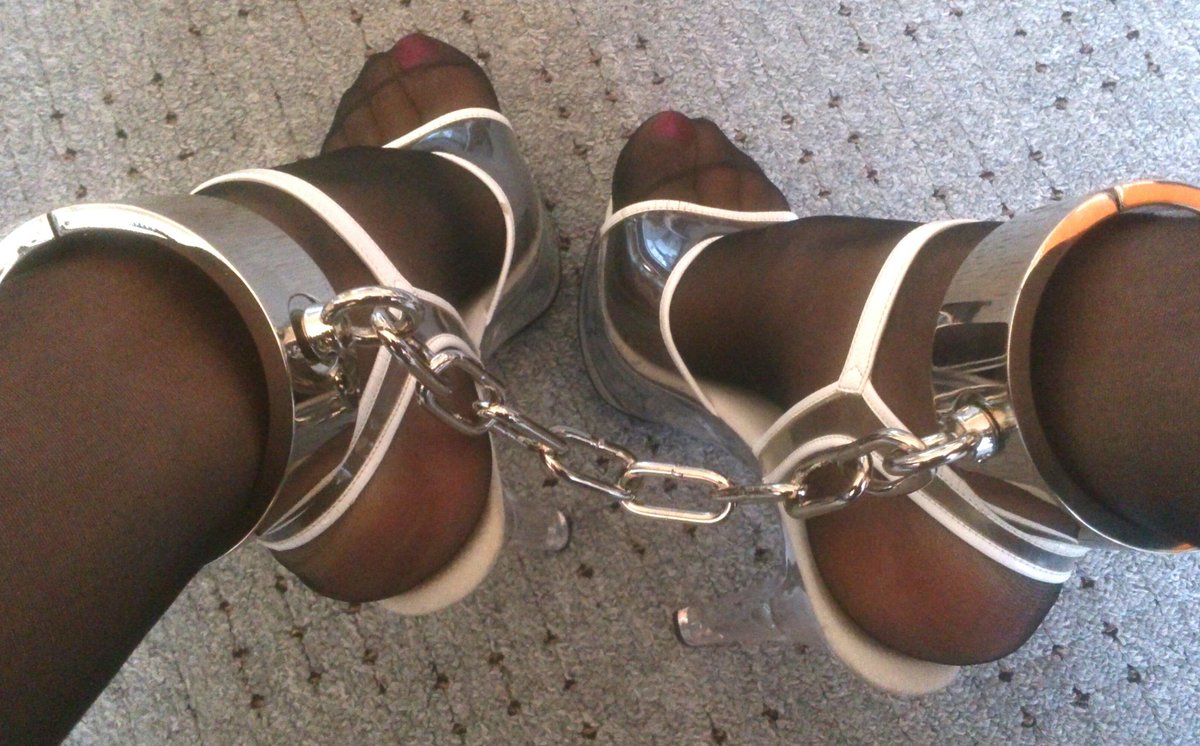 Rhene_Barong's tweet photo. Bondage Time! 🤗
#bondage #steelbondage #heels #highheels #sissy #sissytime #boundme #tights #nailpolish https://t.co/h5MmRlQvvb