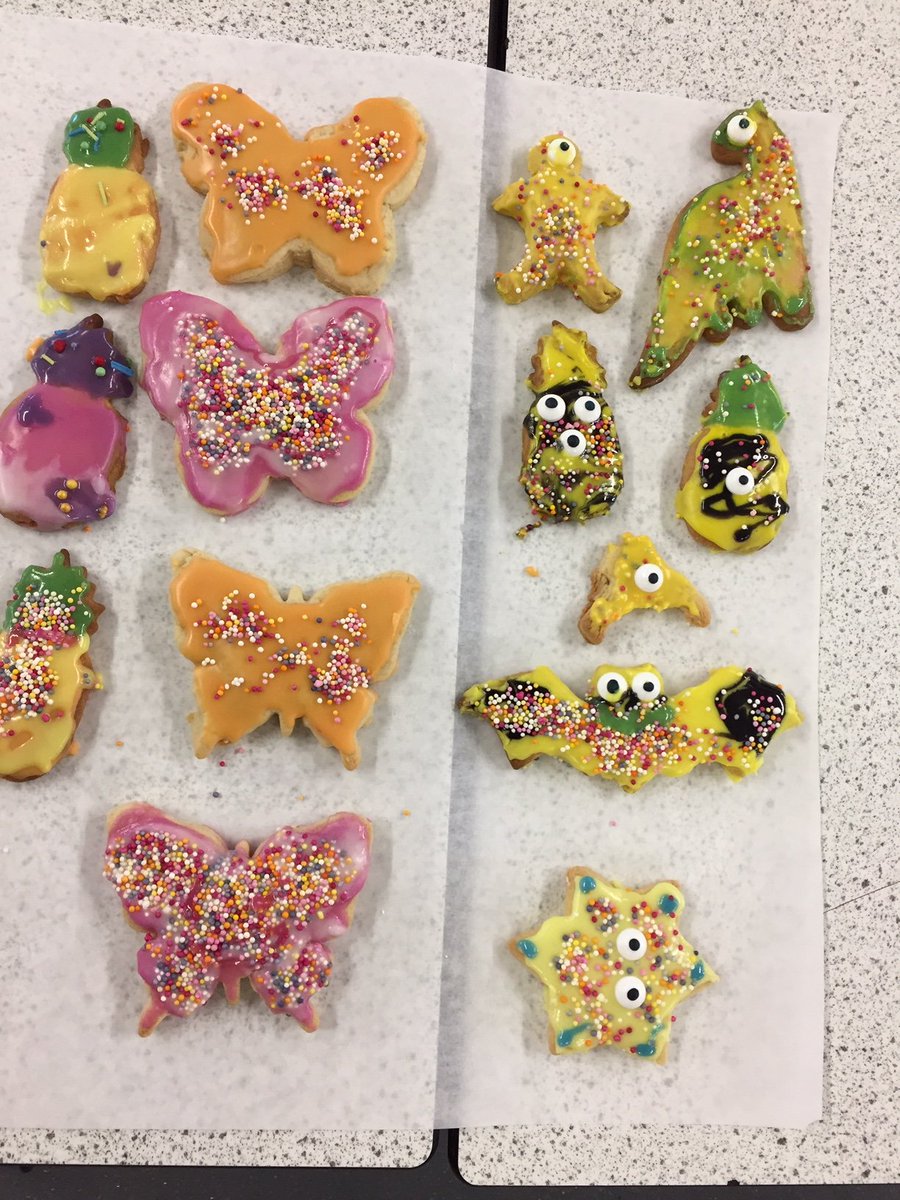 HHS_Design_Tech's tweet image. Our year 7 Masterchef club had a great time decorating their biscuits on #worldbakingday2021 !
