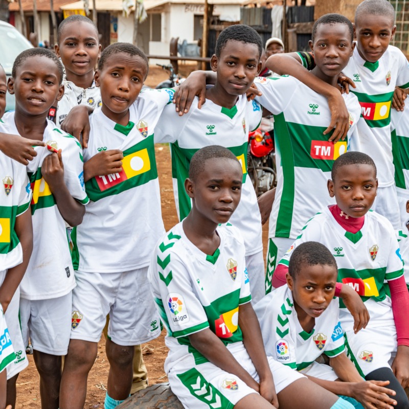 elchecf's tweet photo. 🇹🇿 El #ElcheCF ha participado en 'The Dreaming Day', una iniciativa solidaria de @LaLiga, @unaoc y la ONG @BornToLearn_ 

🌍 💚 Seguimos expandiendo al Elche por el mundo