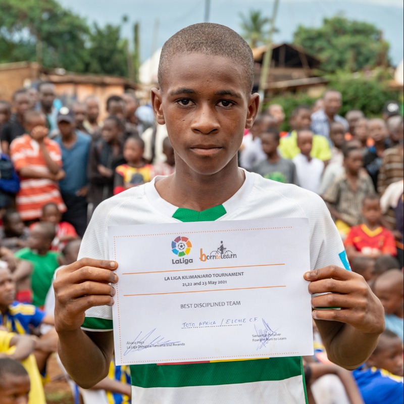 elchecf's tweet photo. 🇹🇿 El #ElcheCF ha participado en 'The Dreaming Day', una iniciativa solidaria de @LaLiga, @unaoc y la ONG @BornToLearn_ 

🌍 💚 Seguimos expandiendo al Elche por el mundo