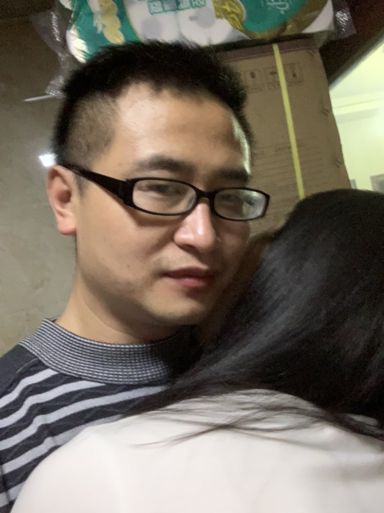 JamesCageWhite's tweet photo. I’m hugging my girlfriend, very cool very swag very happy I like it 😘 https://t.co/E6VvYmXZjE