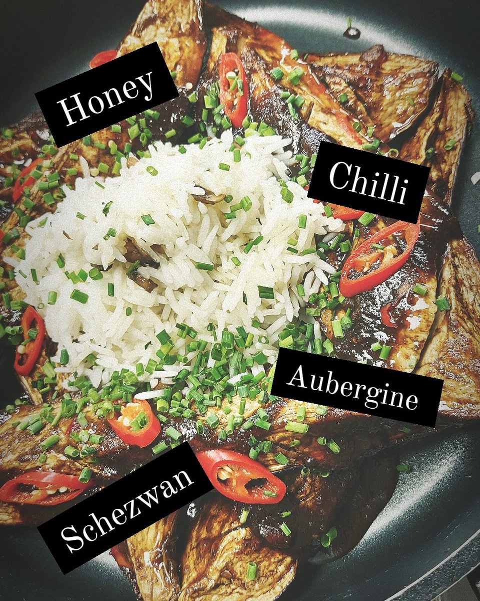 TheLivelyChef's tweet image. Slow cooked schezwan aubergines🍆
All of this &amp;amp; a little more to make this aubergines tatse amazing!! 
.
#schezwan #vegetarian #sweet #spicy #slowcooked #rice #marination #asian #foodie #aubergines