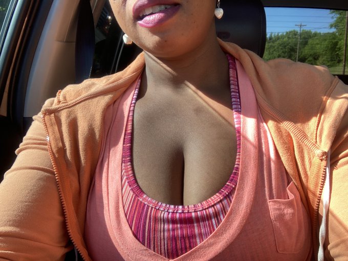 Ready For Breakfast 💋 #Slitvibez https://t.co/AM8jXGTPj6<a href="/tag/slitvibez"class="tags">#Slitvibez</a>