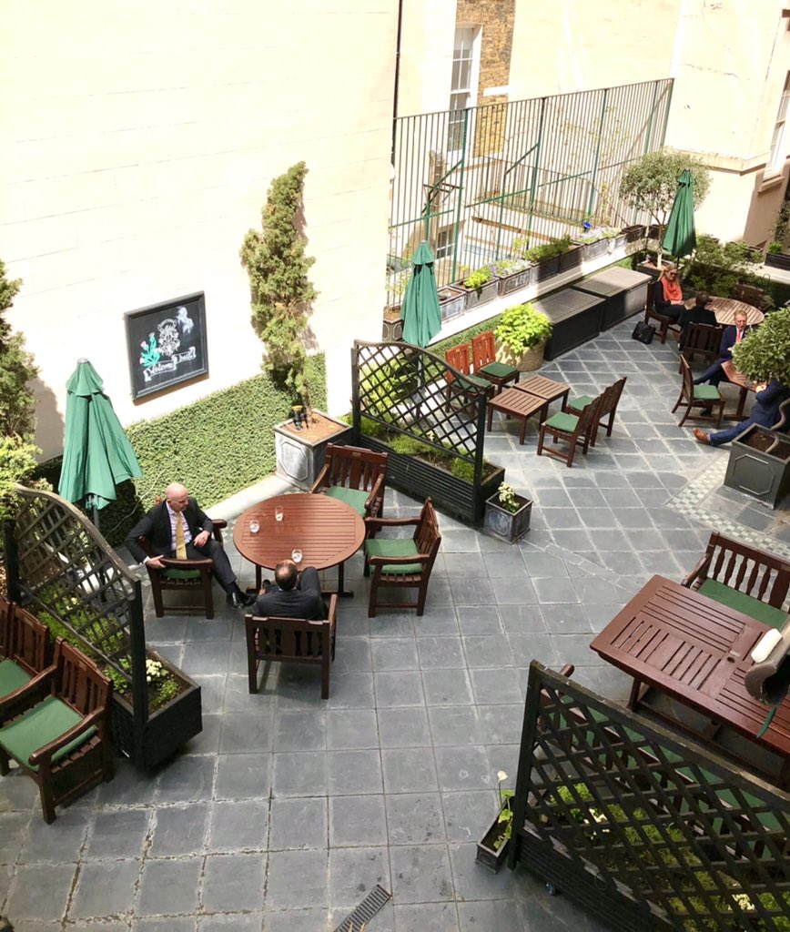 It’s a beautiful day out there and the sunshine looks like it is here to stay for the rest of the week. Join us on the Terrace for lunch or drinks 🍽 🍸 
#terrace #alfrescodining #alfresco #alfrescolondon #caledonianclub #dining #bar #drinks #scottish #scotsinlondon #springtime