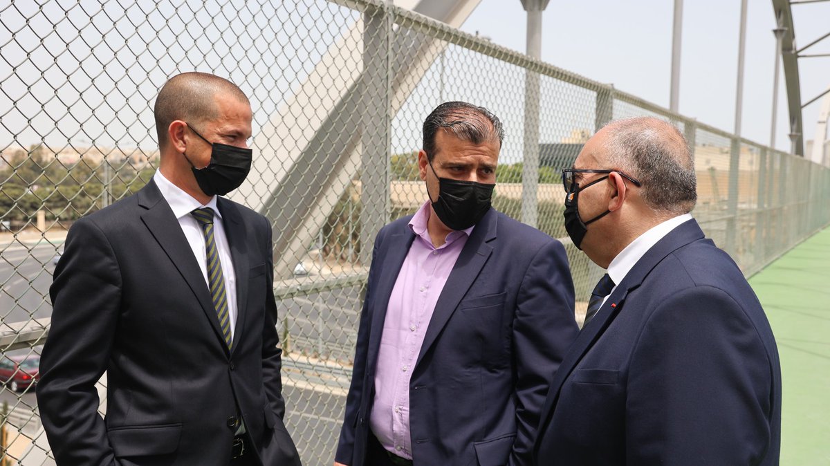 F_Azzopardi's tweet photo. The #MarsaJunctionProject park & ride is encouraging more commuters to use @tallinjamalta & other alternative modes of travel. Over 40 buses in each direction stop at this junction's new laybys with safe pedestrian links to parking areas. @InfraMalta @followianborg @MaltaGov https://t.co/jE5I9nMB8w