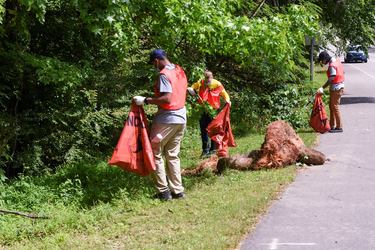 RaleighGov's tweet photo. More than 75 people came out for Saturday’s #ThinkCleanRaleigh litter pick-up event and collected 2.94 tons of trash. That’s about the weight of a white rhinoceros or a Ford F250 pickup! Thanks, y'all! https://t.co/SLQgeHhFWt