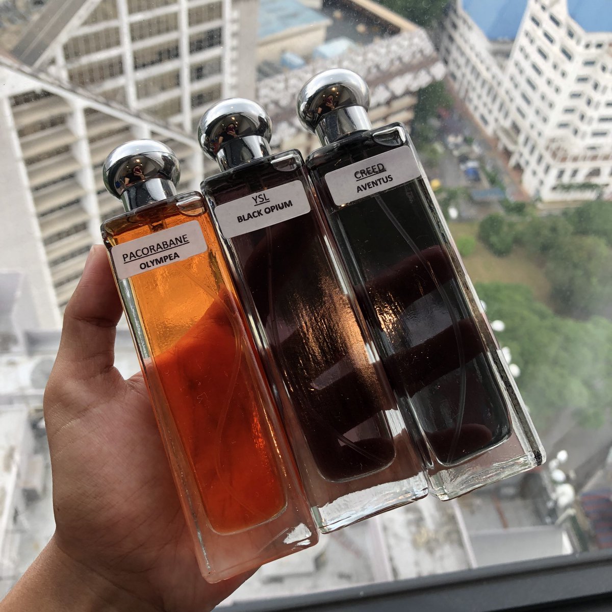 goldLipztick's tweet photo. Kalau korang nak perfume inspired yg murah &amp; tahan lama, korang try perfume bandung ni. I dulu pun pakai perfume original, tapi lepas jumpa perfume bandung ni rasa menyesal gila spent beratus dkt perfume original. Dahlah bau sama &amp; paling best selalu dpt compliments💃🏻 https://t.co/ePghdvNgZA