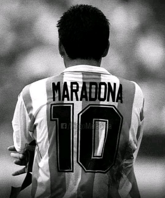 CheccoSavastano's tweet photo. Gobbo prescritto rifatti gli occhi a colui che a schifato te e gli agnelli sempre THE LEGEND D10S https://t.co/x3aLjF9uor