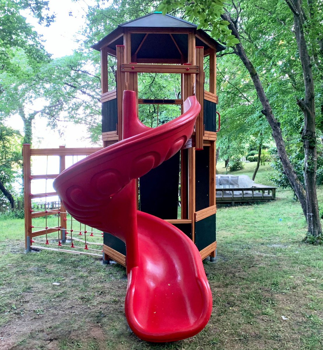 ElyseePlayEquip's tweet photo. Green&amp;Elegant. ⚫️🌲#playgrounds #playground #playground #playgrounds #playground #speeltuin #airesdejeux #spiel #airedejeux #airedejeuxpourenfants #coursderécréation #speeltoestellen #speeltoestel #parquesinfantiles #parchigiochi #spielplatz #spielplatzgeräte #spielraum https://t.co/5waY58tPD1