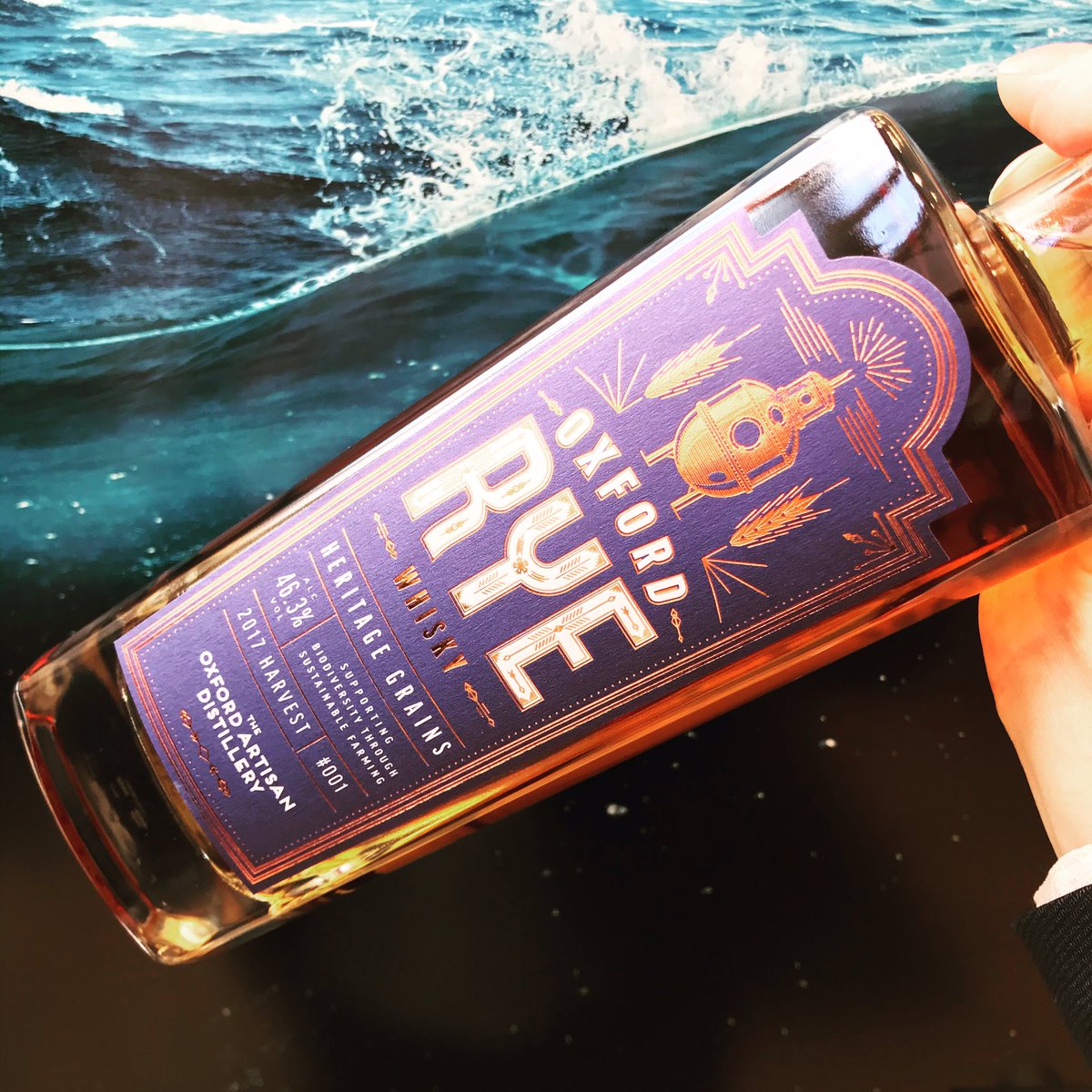 Ride the wave 🌊 

#thursday #thursdayvibes #ridethewave #ryewhisky #oxforddistillery #biodiversity #sustainability #organic #heritagegrains #whiskygram #whiskyporn #whiskylife #whiskylifestyle #rye
