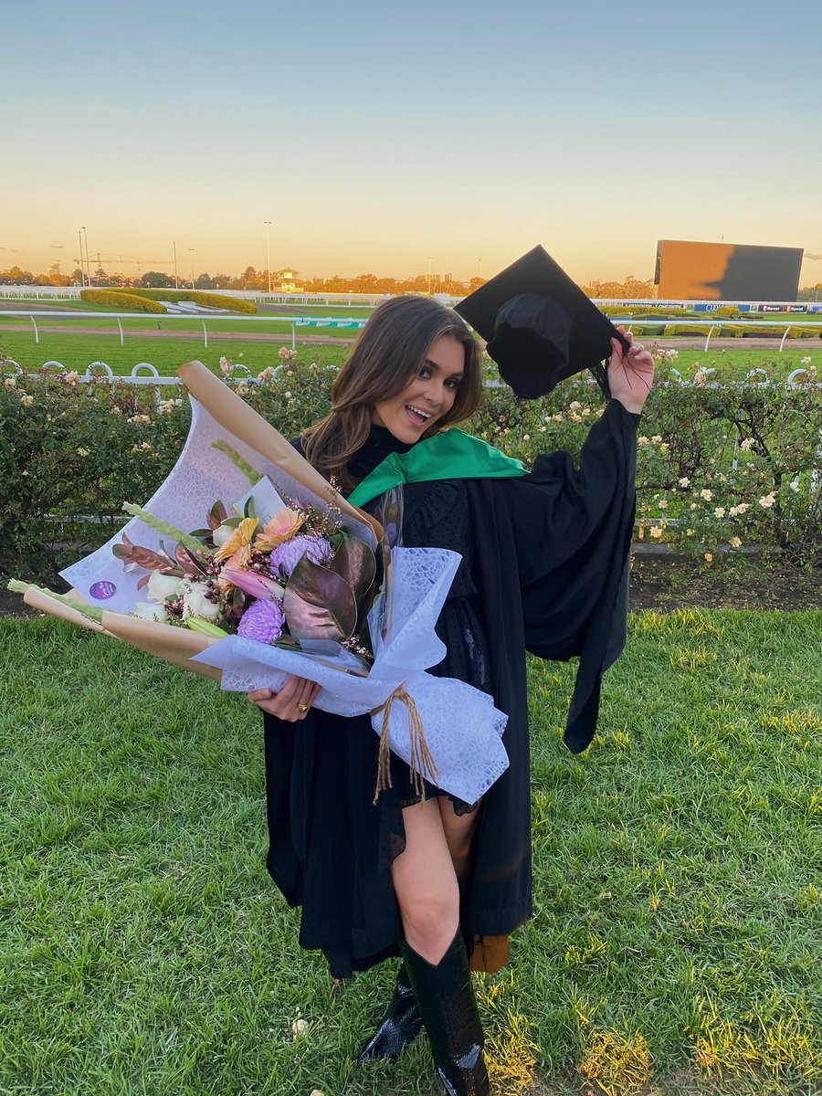 TylahFrag's tweet photo. grad with my favs #acuedu #acualumni https://t.co/MZKXPjRraQ