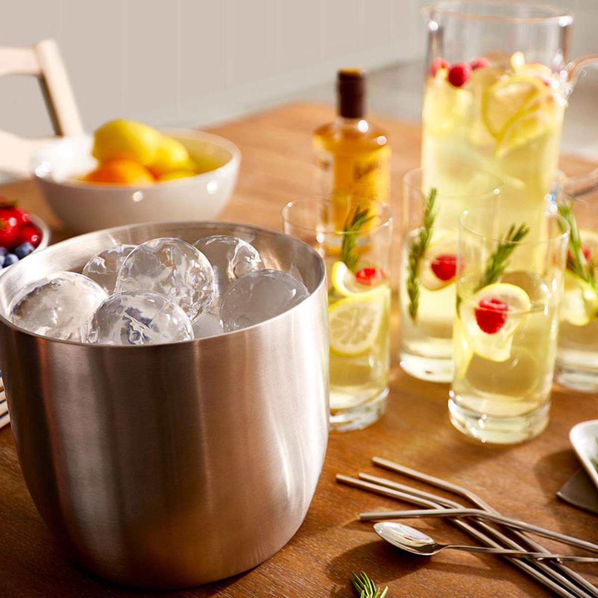 Backyard BBQs are back 🎉🍹 Bring out your best cocktails chilled over an instant cookout crowd-pleaser: #LGCraftIce. #LGInstaView #LGUS 
<a href="/LGUS/">LG Electronics</a> <a href="/LGSParizoSW/">#LGscottparizo</a> <a href="/lgjoeytorres/">LGJoeyTorres</a>