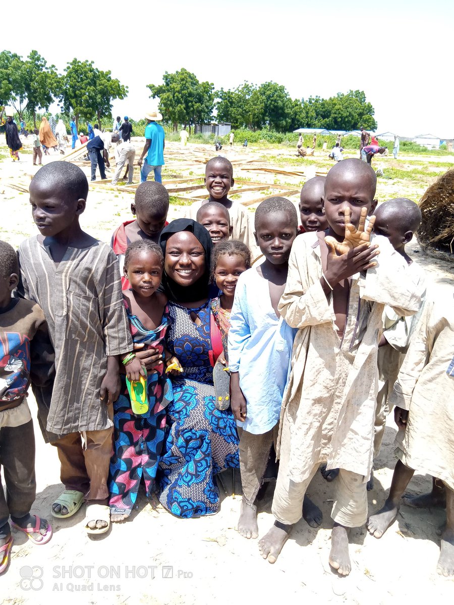 To all the displaced kids across Nigeria , happy children's day.
😊