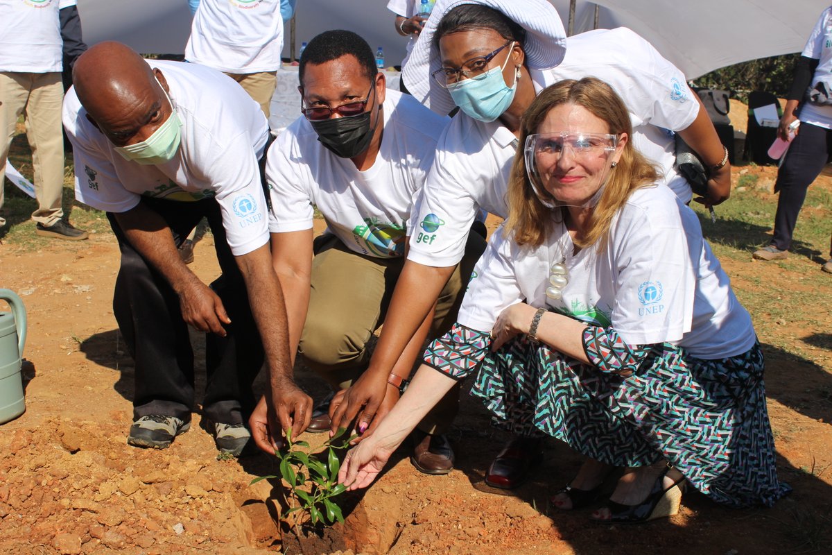 EUinEswatini's tweet photo. Loss of biodiversity and ecosystem collapse are the biggest challenges facing humanity today, said EU Ambassador to Eswatini @aragones_h during the Eswatini Biodiversity Day held at Mantenga Nature reserve on 21 May 2021. Two Ministers and 4 Ambassadors also attended this event. https://t.co/Q7z7LhBpoz