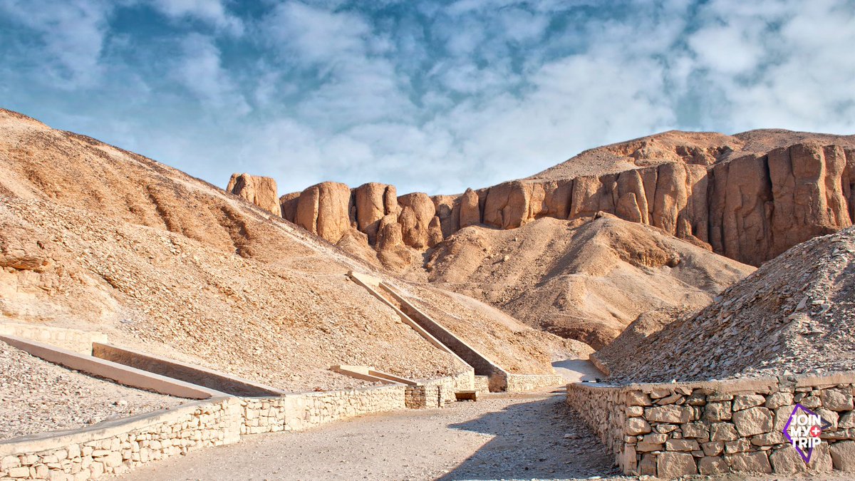 Also not one of the first places that come to mind when thinking of #Africa ➡️ #ValleyOfTheKings in #Egypt 🇪🇬 An absolutely fascinating place🤩
#MayIRecommendA2Z 
@journiesofalife @live4sights @juliadarwen @nicolestepping1