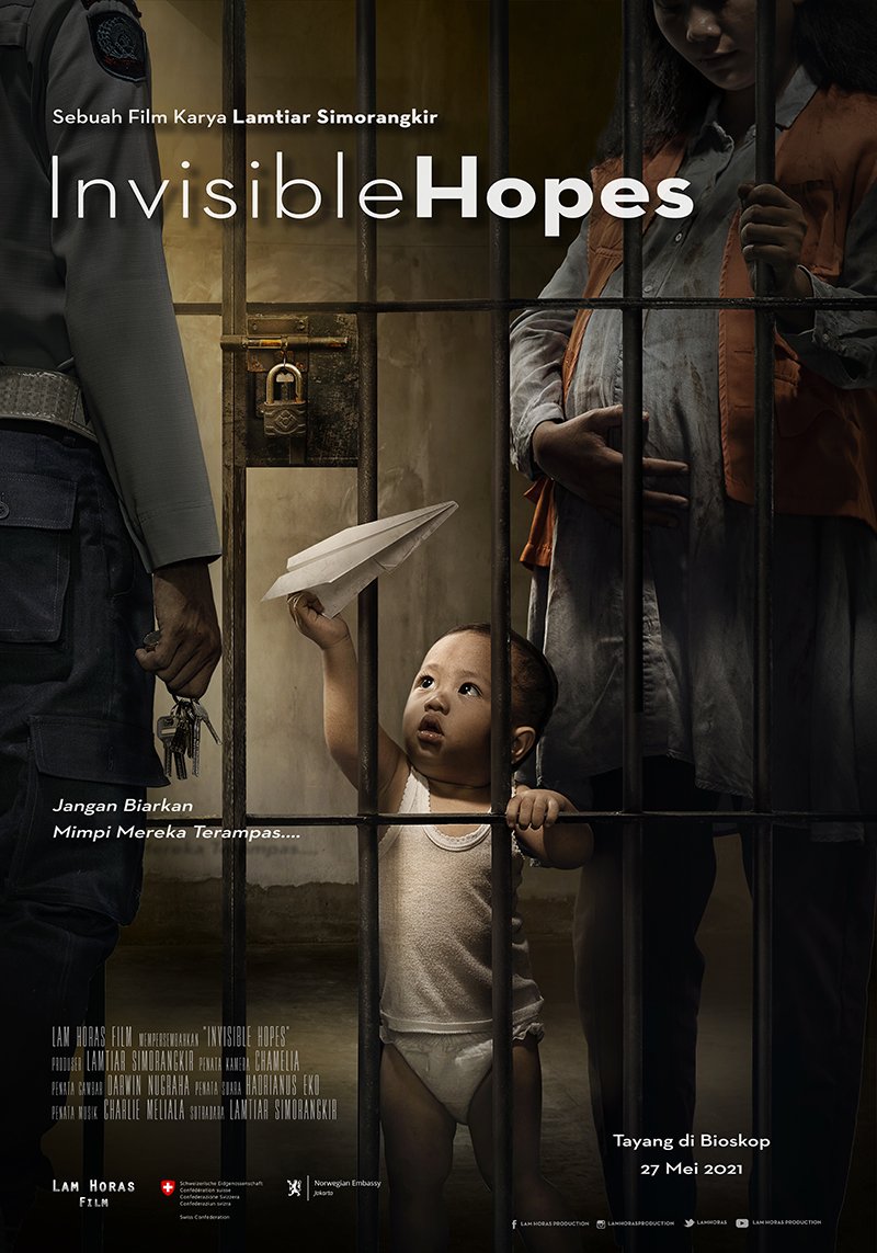 ham_sofi_id's tweet photo. #InvisibleHopes 
Film dokumenter yg layak bngt utk kalian tau hiruk pikukny ibu2 NAPI dlm jeruji sembari hamil serta mlhirkan bayi2 lucu tnpa ad sang "ayah".
Celetuk2n ibu2 gang or rusun dhadirkn dsini dgn sngt natural. Yah ttp sedih n mnyayat hati  mliht pndritaan mreka. https://t.co/aHx3AdzST3