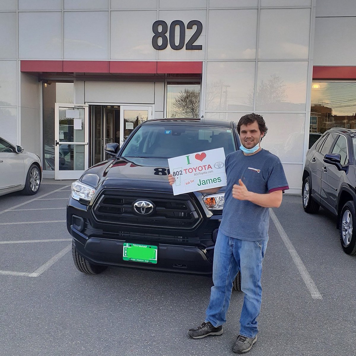 A big thanks to Casey, who just took a safe delivery of this 2021 #ToyotaTacoma from James Brown!

Be sure to #AskforJames by calling (802)224-7241, or email jabrown@802cars.com
💪❤️🚙🏥💯
#vermontstrong #ilove802toyota #stayhealthy #staysafe