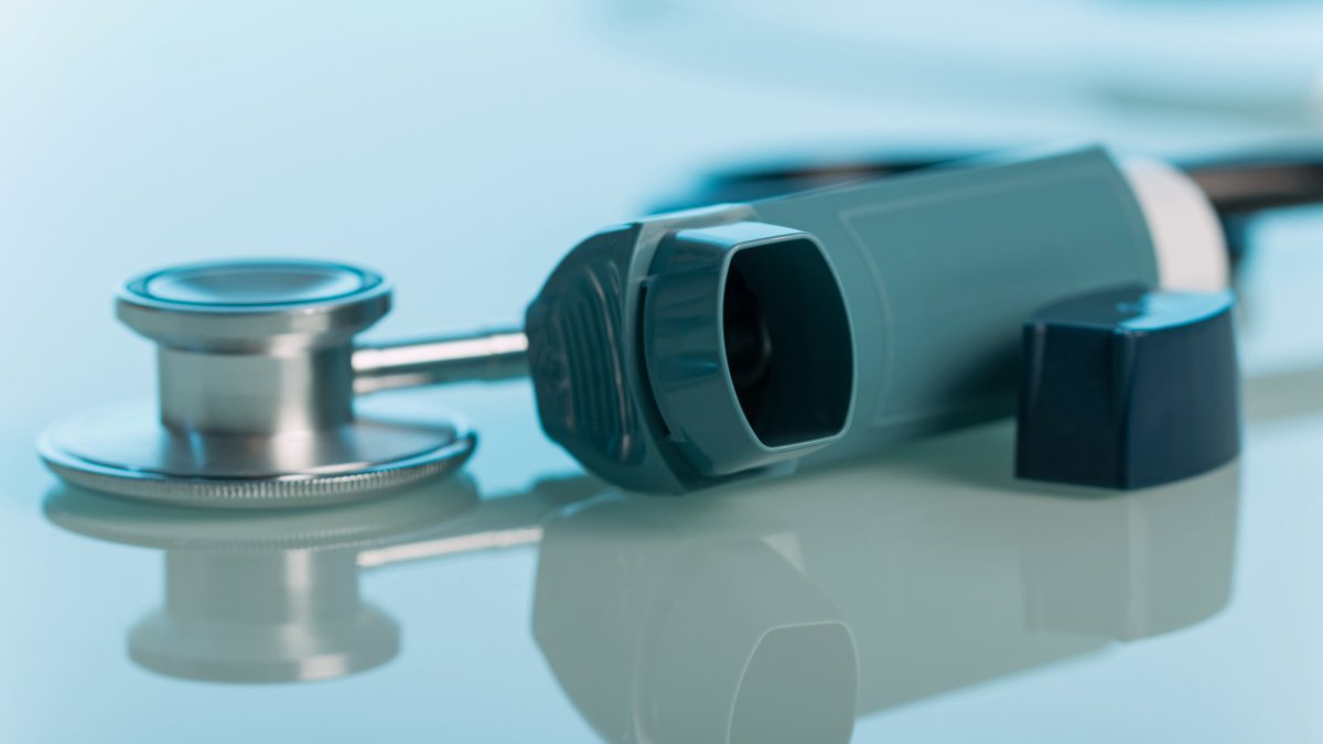 EMA_News's tweet photo. There is currently insufficient evidence that inhaled corticosteroids are beneficial for people with COVID-19 who are not in hospital:https://t.co/yfZN5jWAkK https://t.co/u5lmvsrJq7