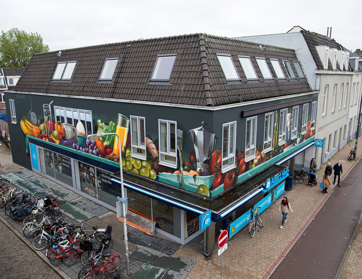 GemeenteUtrecht's tweet photo. Je hebt overal mannen en overal Jannen. Maar er is maar 1 Jan Is De Man, en dat is een Utrechter. Lucky Utrecht. Vandaag legde Jan, na 2,5 week in weer en wind, de laatste hand aan deze nieuwe parel op de Straatweg. ❤️ https://t.co/yyo9EmyLGT