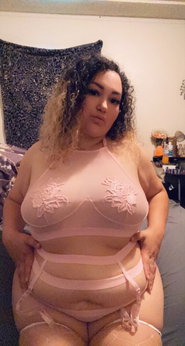 I love getting new lingerie 🤍 https://t.co/0FqscW3zVY<a href="/tag/feetlovers"class="tags"><span>#feetlovers</span></a><a href="/tag/feetfetish"class="tags"><span>#feetfetish</span></a><a href="/tag/prettytoes"class="tags"><span>#prettytoes</span></a><a href="/tag/feetlove"class="tags"><span>#feetlove</span></a>