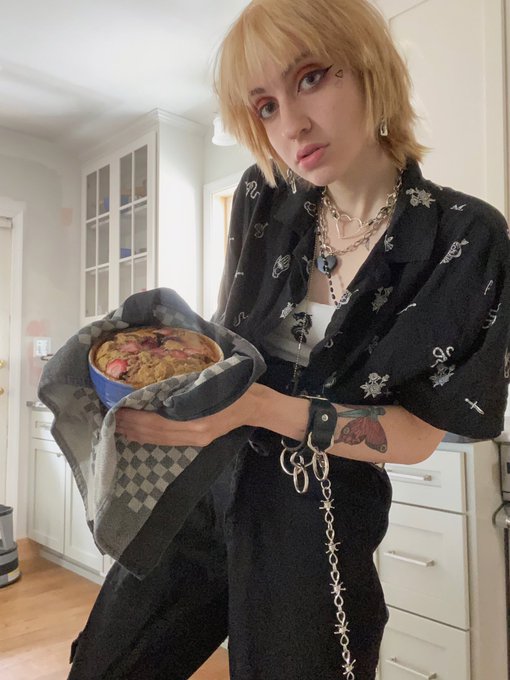 Trad (goth) husband 🖤⚔️ https://t.co/YVGPyKsIGo<a href="/tag/stoneocean"class="tags"><span>#stoneocean</span></a>