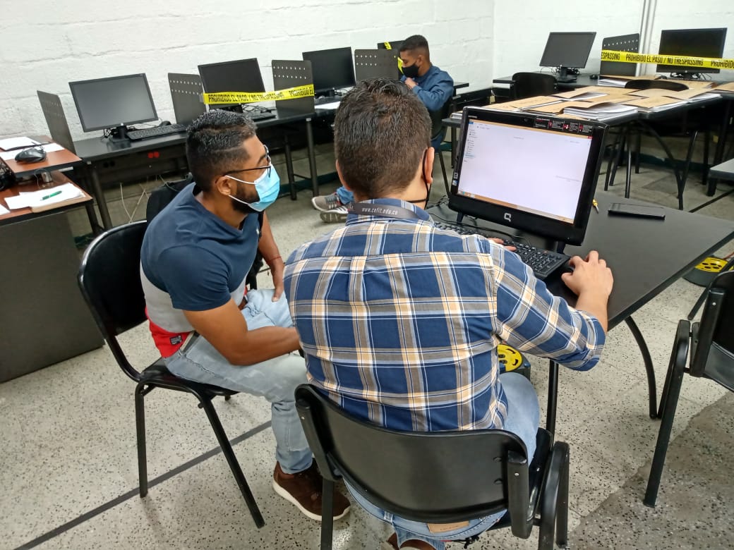 JorgeCorreaBet's tweet photo. #CEFIT apoya a su comunidad académica en tiempos difíciles. Por eso queremos garantizar la continuidad de nuestros estudiantes. Es así como nuestra institución realiza gestión para el préstamo de equipos de cómputo a estudiantes beneficiados, para salvaguardar sus actividades. https://t.co/3nBrDg7meT