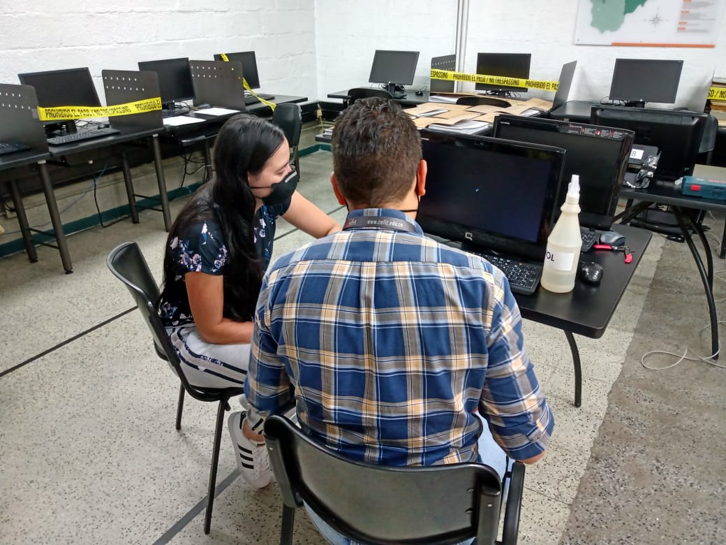 JorgeCorreaBet's tweet photo. #CEFIT apoya a su comunidad académica en tiempos difíciles. Por eso queremos garantizar la continuidad de nuestros estudiantes. Es así como nuestra institución realiza gestión para el préstamo de equipos de cómputo a estudiantes beneficiados, para salvaguardar sus actividades. https://t.co/3nBrDg7meT