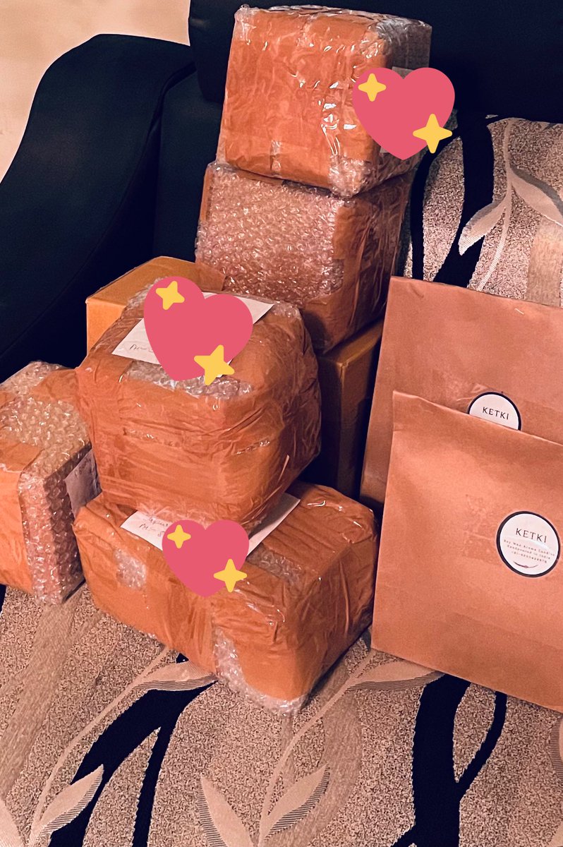 Sonalify's tweet photo. My babies going their homes ๐๐
First dispatch post curfew ๐๐
Thank you @imbevda @itsNiravMehta @IamMihirPandya @TheBombae_girl for the pre-orders ๐
https://t.co/BchcGqf9Rt
#SoyCandles #BluePotteryCandles #SupportingArtisans #KetkiIndia https://t.co/8pd5yrBFFe