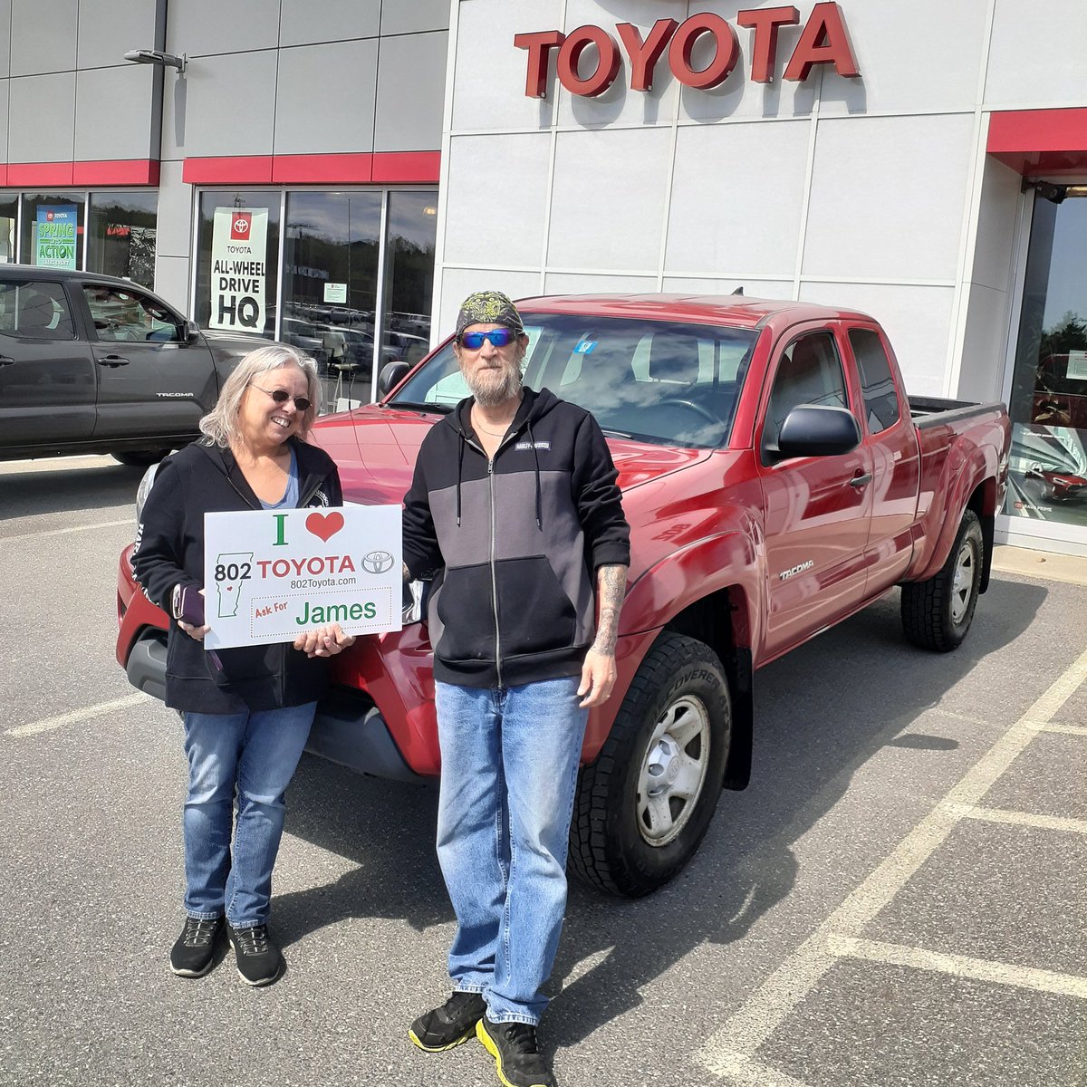 A big thanks to Ken, who just took a safe delivery of this 2015 #ToyotaTacoma from James Brown!

Be sure to #AskforJames by calling (802)224-7241, or email jabrown@802cars.com
💪❤️🚙🏥💯
#vermontstrong #ilove802toyota #stayhealthy #staysafe