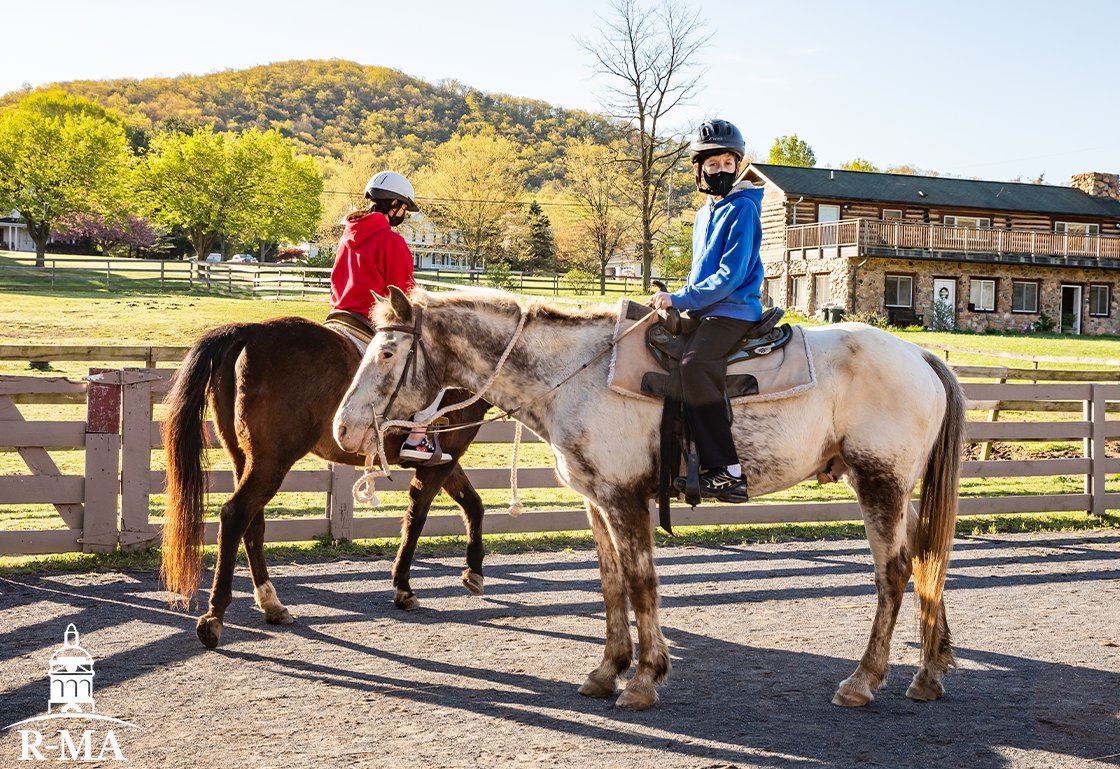 RandolphMaconA's tweet photo. #TBT Our students had a blast horseback riding earlier this year as part of their weekend activities! 🐴
Take a look at the highlights!
#BoardingSchool #PrivateSchool #HighSchool #Middleschool #USHighSchool #USMiddleSchool https://t.co/G13oJOexUl